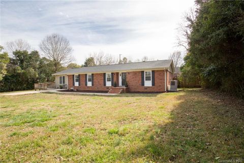 1112 Christopher Circle