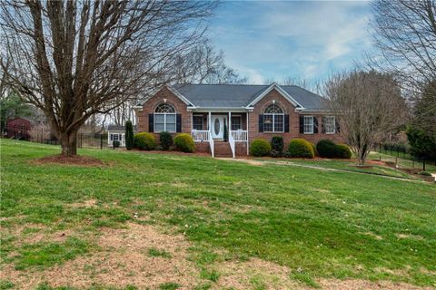 4117 Black Oak Road sold home in Miller Estates, Hickory, NC