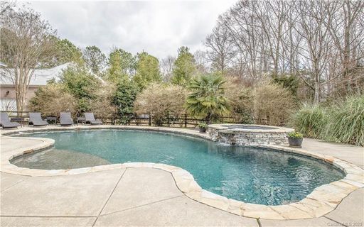 602 Kingston Way