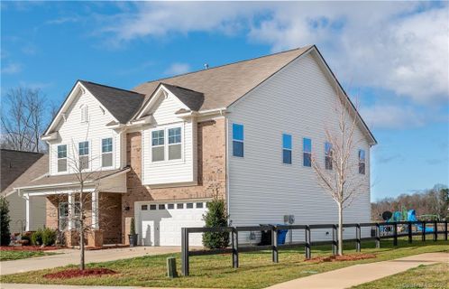 112 Paradise Hills Circle