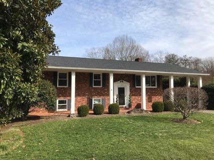 1010 15th Avenue sold home in Forest Park, Hickory, NC