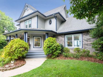 911 Sunlight Ridge Drive sold home in The Ledges of Hidden Hills, Hendersonville, NC
