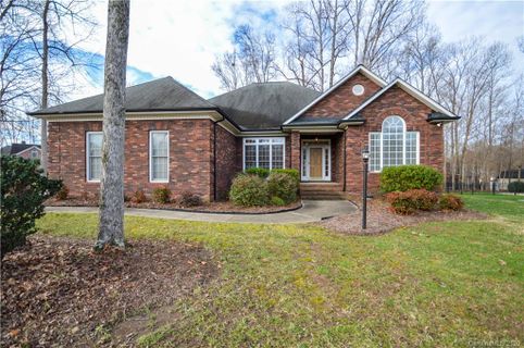 8400 Locksley Drive sold home in Clare Haven, Harrisburg, NC