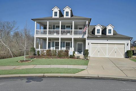 1122 Crescent Moon Drive