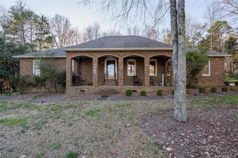 8400 Camelot Drive