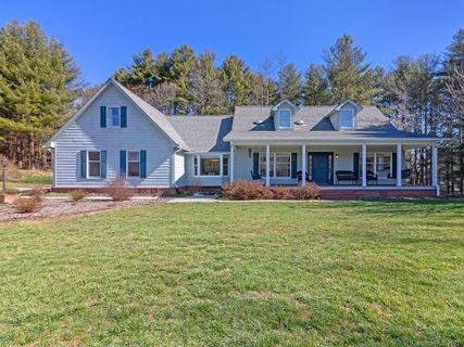 112 Hillcrest Circle
