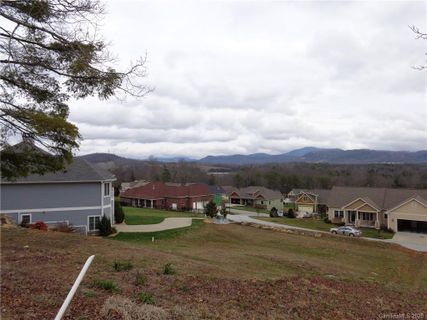 135 Iron Gate Court sold home in Blacksmith Run, Hendersonville, NC