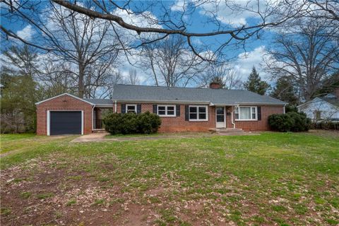 106 31st Avenue sold home in Fairview Park, Hickory, NC