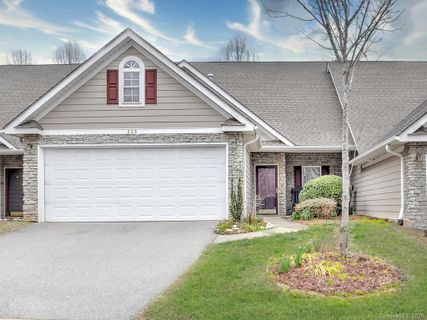 886 W Pointe Drive 18