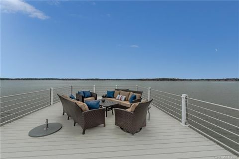 17118 Island View Drive sold home in Lake Norman Island, Cornelius, NC