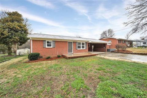 208 Gaddis Drive sold home in Lakewood, Mount Holly, NC