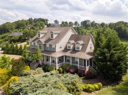 318 Everview Lane sold home in River Ridge Estates, Waynesville, NC