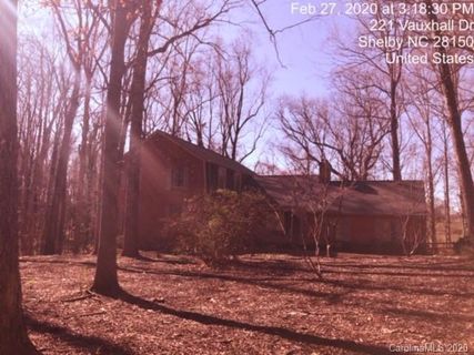 221 Vauxhall Drive sold home in Vauxhall, Shelby, NC