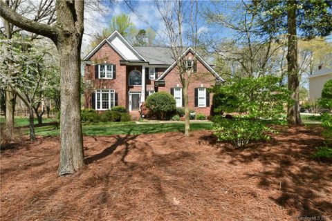 6811 Hollow Oak Drive