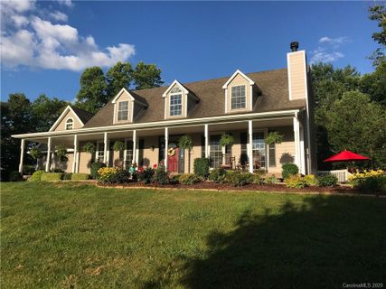225 Hawks Crest Lane
