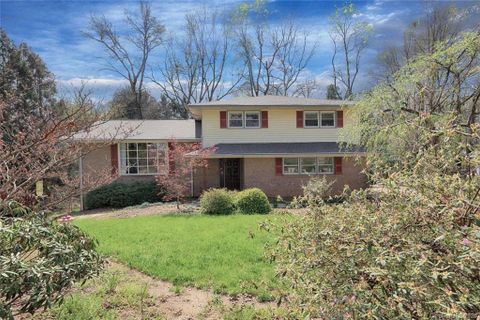 903 Applewood Avenue