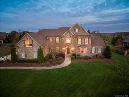 821 Wandering Way Drive