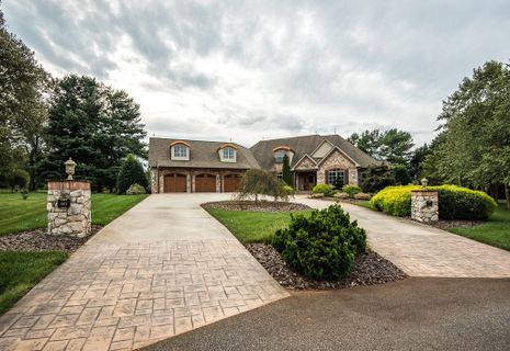 1072 Catawba Greens Drive sold home in Catawba Greens, Newton, NC