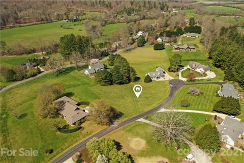 101 Hillcrest Circle