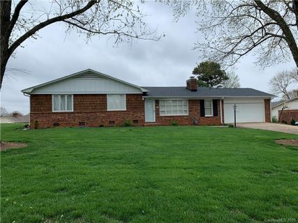 2030 Elizabeth Avenue sold home in Olde Well South, Hickory, NC
