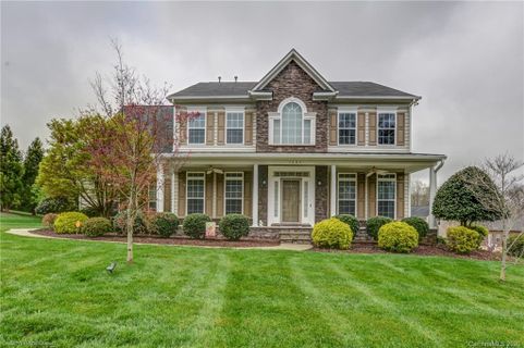 1304 Dickens Lane