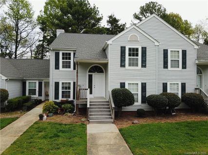 1586 Hunt Club Court