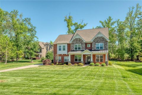 1905 Kings Manor Court sold home in Pleasant Ridge, Matthews, NC