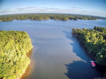 4232 Sigmon Cove Lane sold home in The Vineyards at Kiser Island, Terrell, NC