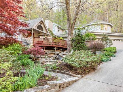 140 Carter Cove Road sold home in Carter Cove, Asheville, NC