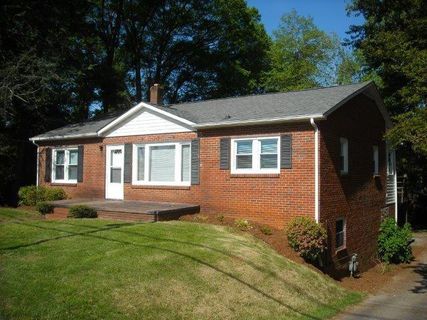 3039 N Center Street sold home in Fairview Park, Hickory, NC