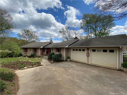 68 Wenlock Way sold home in Forest Park, Waynesville, NC