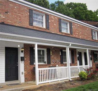 1217 Green Oaks Lane