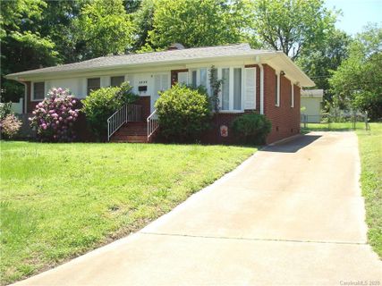 1525 Poston Circle