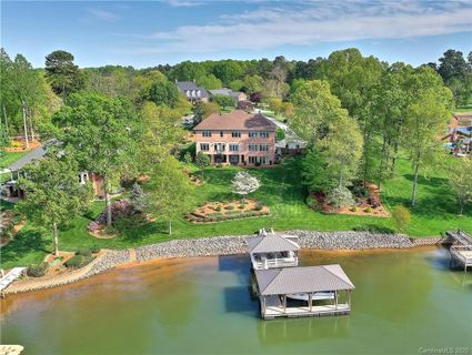 2755 Harbour Pointe Court sold home in Lakepointe, Sherrills Ford, NC