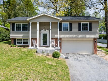 1082 Mountain View Street sold home in Oak Grove Heights, Hendersonville, NC