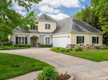 2 Clovelly Way
