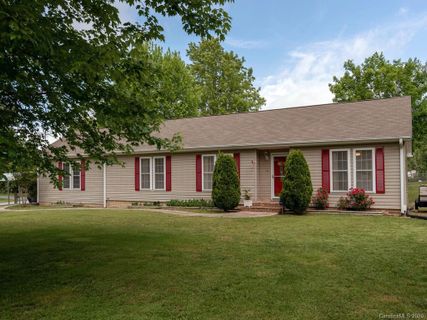 6 Countryside Drive sold home in Country Crossing, Hendersonville, NC