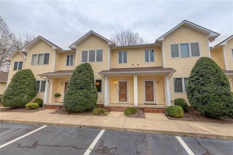 3388 White Oak Court sold home in White Oak Manor, Claremont, NC