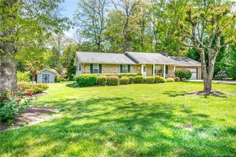 113 W Laurel Lane
