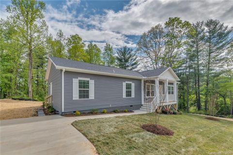 124 Moss Hill Drive sold home in Oakwood Acres, Hendersonville, NC