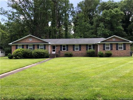228 Nw Suburban Avenue 6