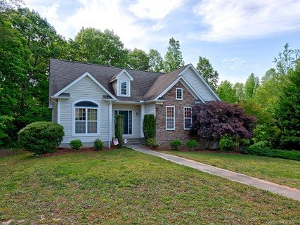 1327 Laurel Woods Drive