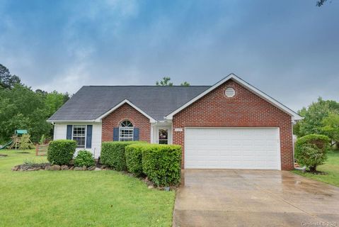 1025 Ridgefield Circle