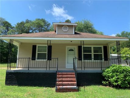 801 Woodlawn Street sold home in Springwood Terrace, Belmont, NC