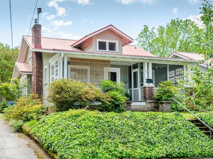 36 Maple Crescent Street