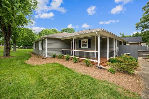 500 King Edward Road sold home in Lincolnshire, Charlotte, NC