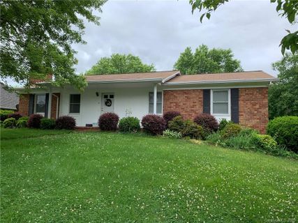 5 Knollridge Road