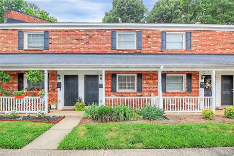 1217 Green Oaks Lane E