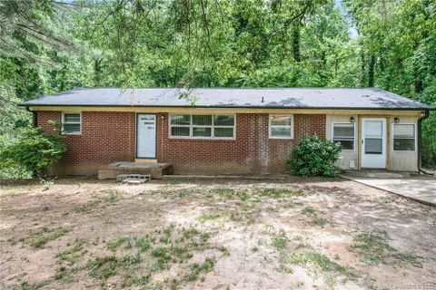 2125 Fallsdale Drive sold home in Fallscrest, Gastonia, NC