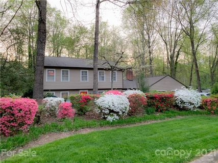 1661 8th Street Drive sold home in Forest Park, Hickory, NC